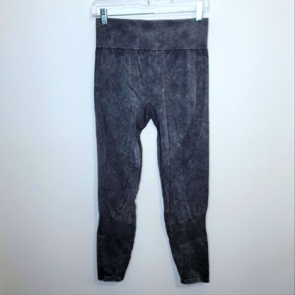 PINK Victoria's Secret Gray Acid Wash Seamless Leggings Size Large - Picture 1 of 8